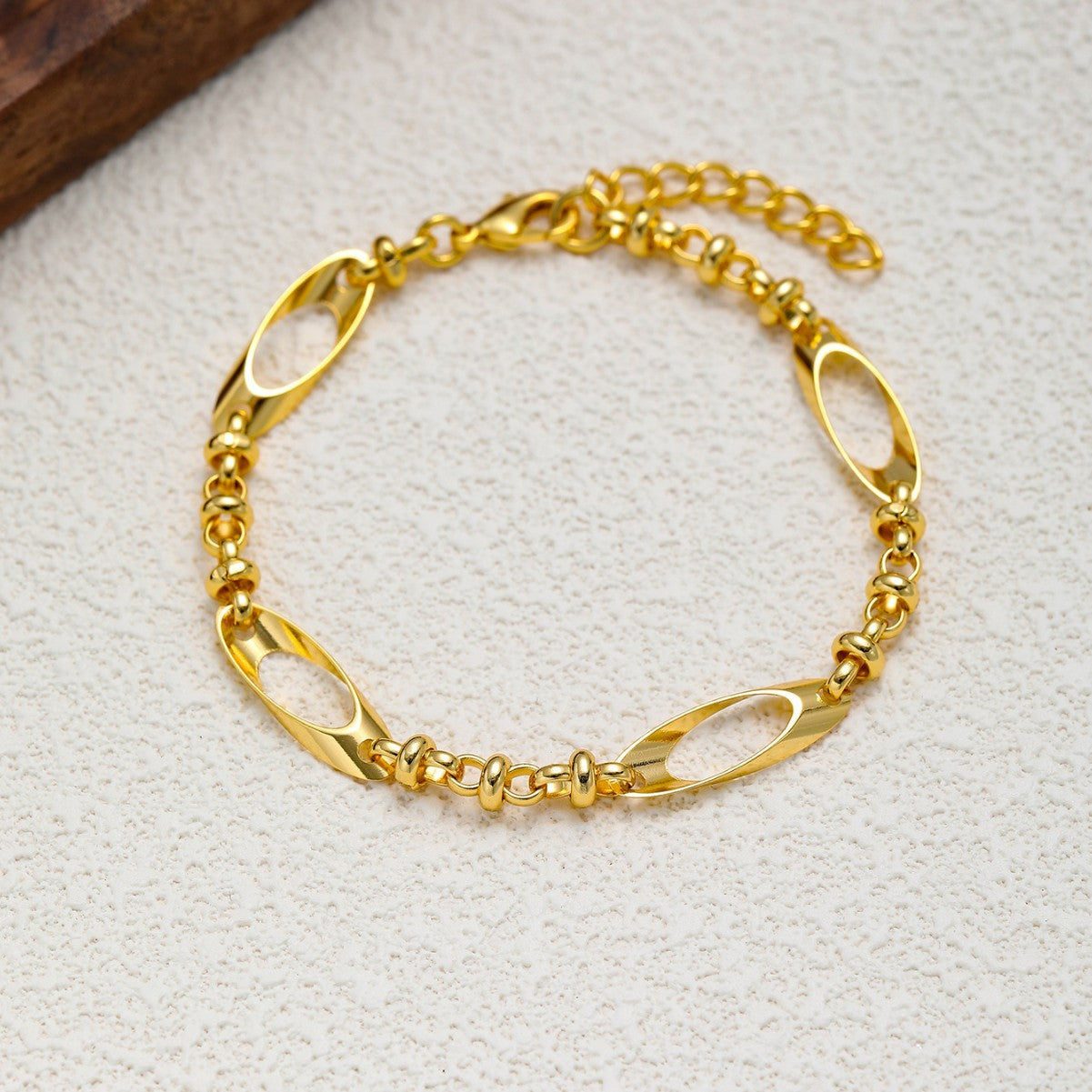 18K Gold Geometric American Style Women's Bracelet