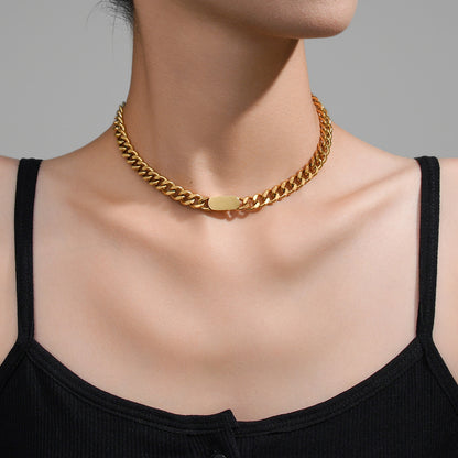 Collier pour femme avec chaîne cubaine