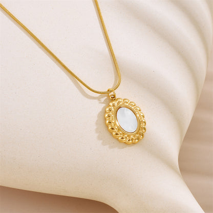 Oval Pendant 18K Women's Necklace